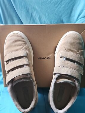 Vince Womens Tan Suede Velcro Sneakers